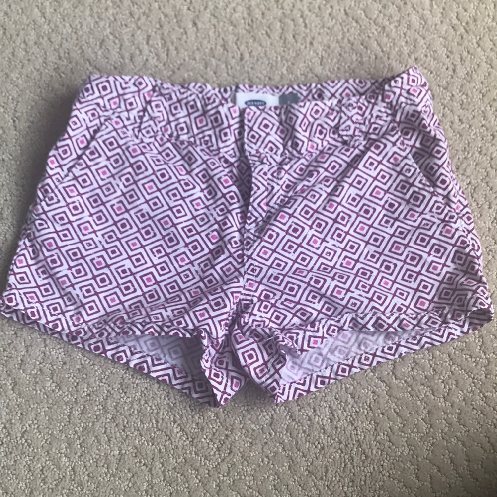 Adorable purple/pink pattern cotton shorts, Size 7